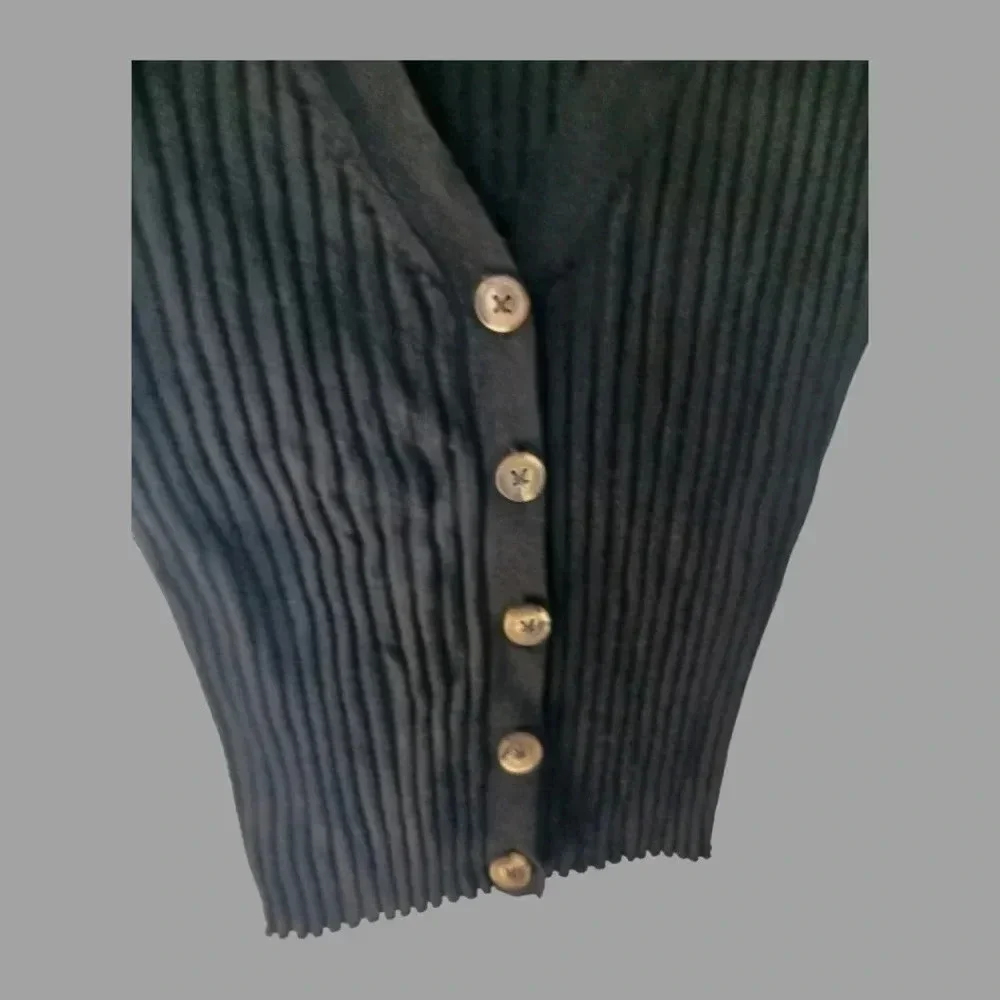 Brave soul front button ribbed top size small